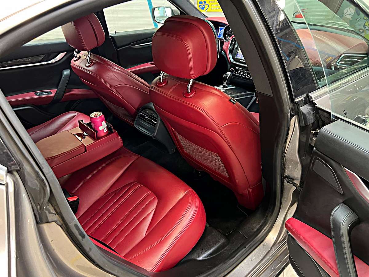 Maserati Ghibli, 3.0 l., Седан