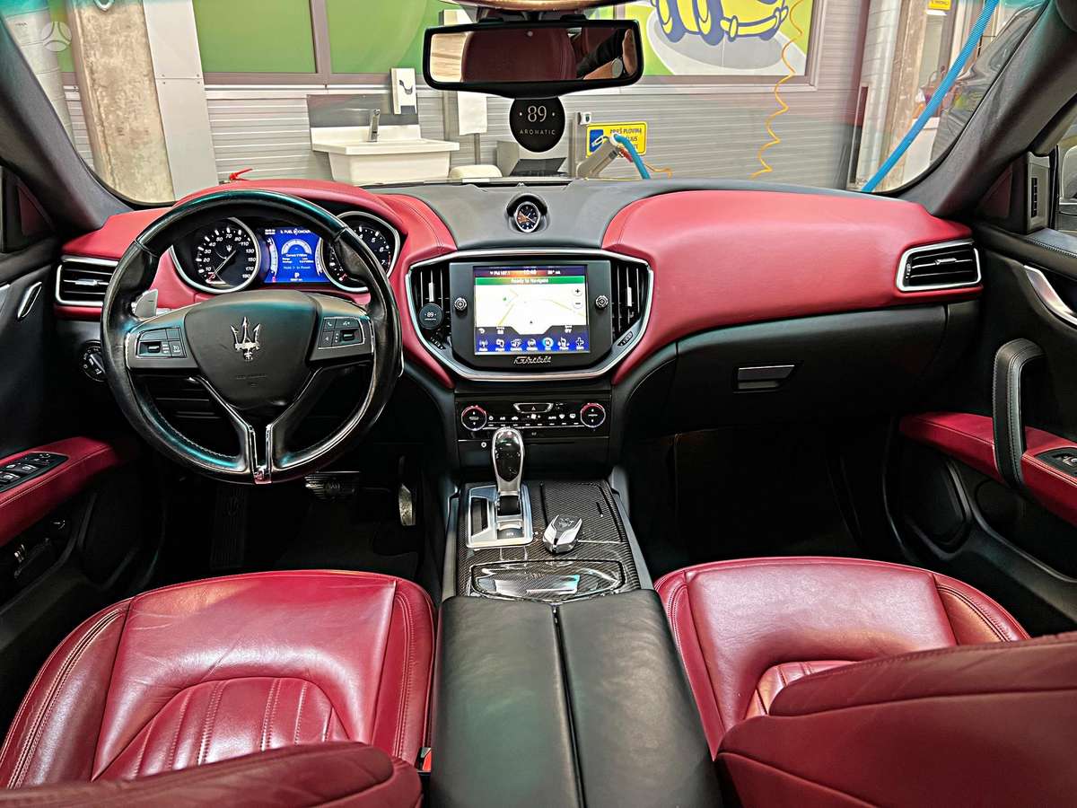 Maserati Ghibli, 3.0 l., Седан