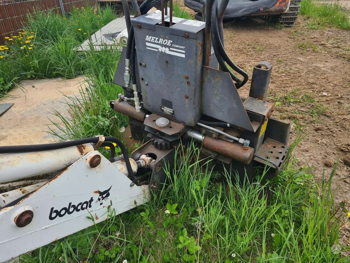 Bobcat 907, mini excavator