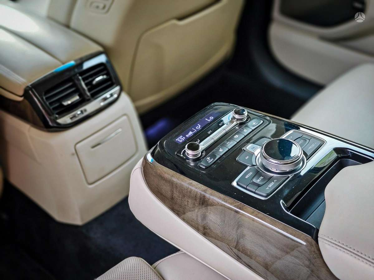 Genesis G90, 3.3 l., Седан