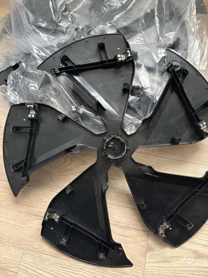 Tesla Model Y accessories and consumables