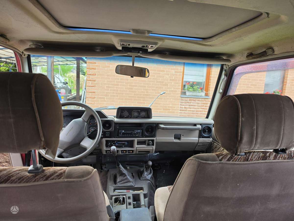 Toyota Land Cruiser - 4
