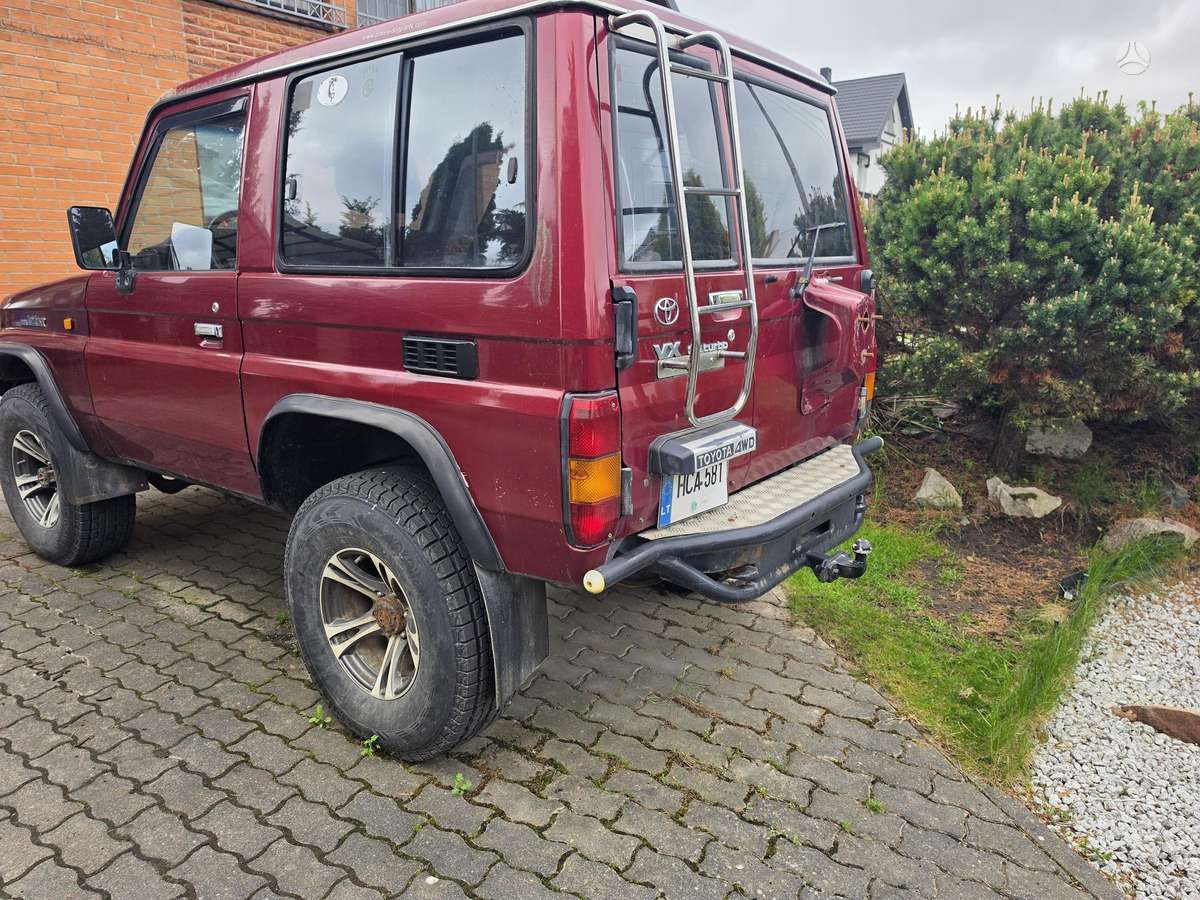 Toyota Land Cruiser - 5