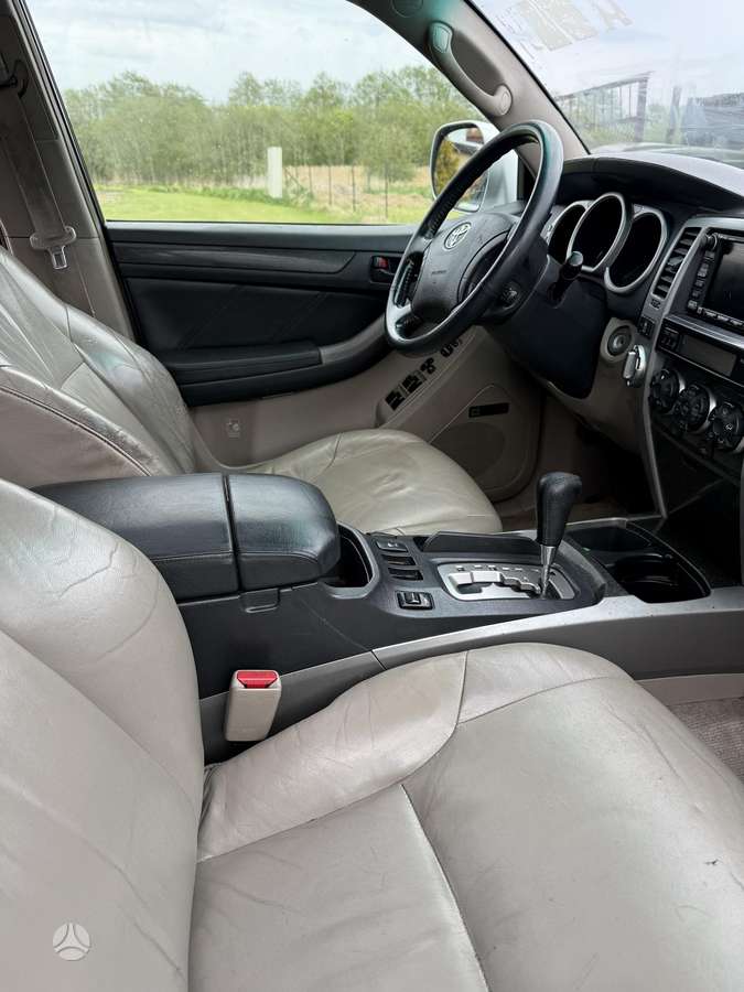Toyota 4Runner, 4.7 l., off-road / crossover