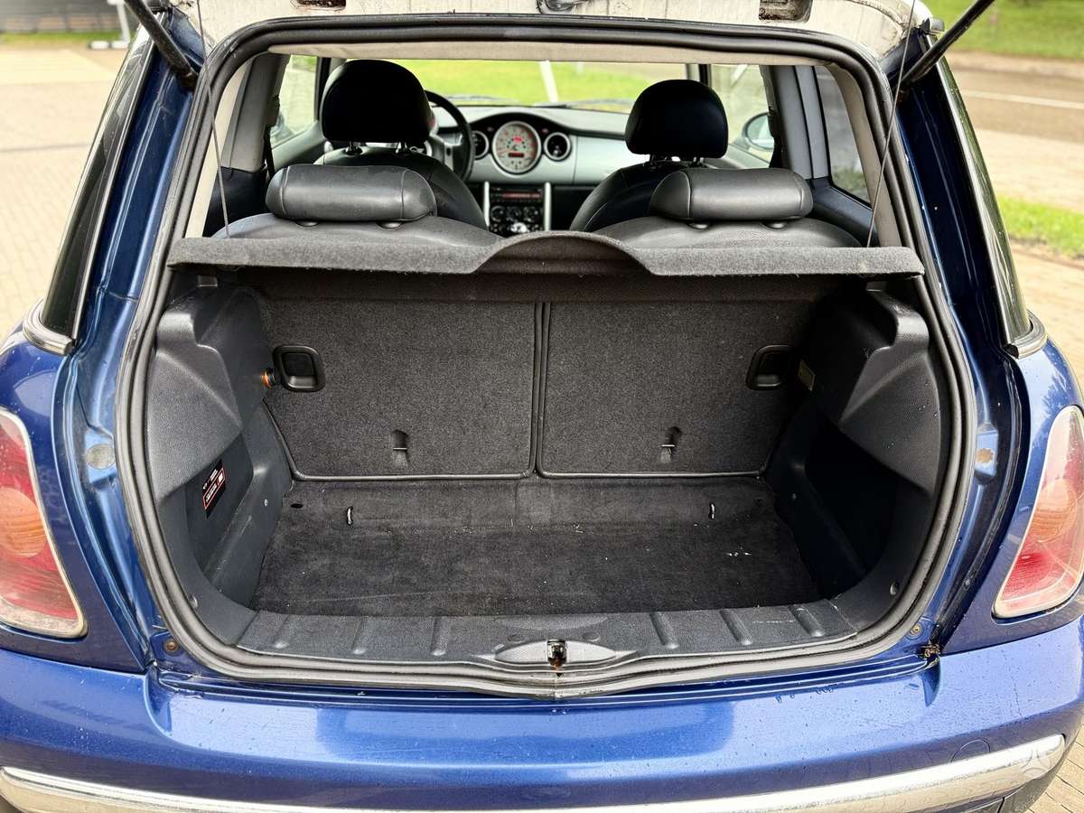 Mini Cooper, 1.6 l., hatchback