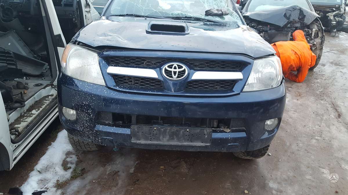 Toyota Hilux rezerves daļās. Turime daug detaliu hillux
