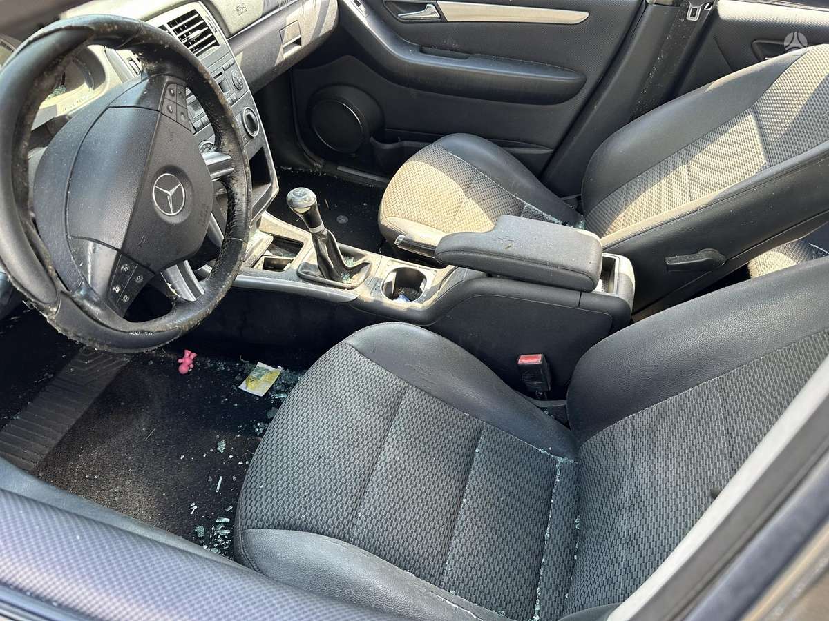 Mercedes-Benz A klasė Dalimis