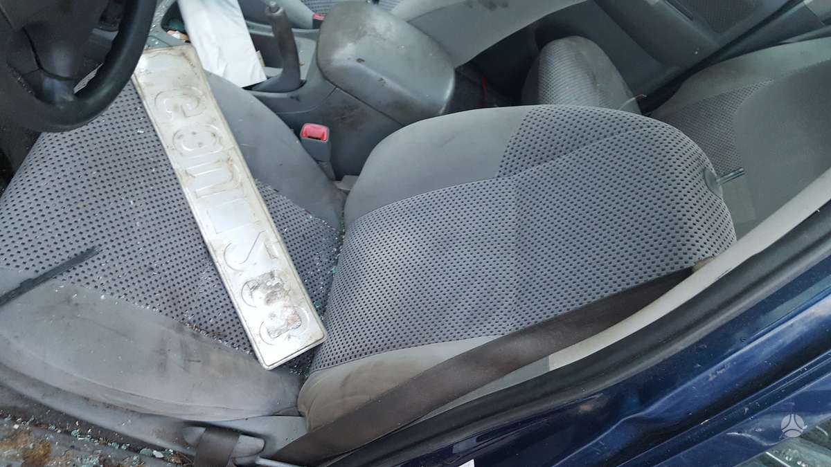 Toyota Hilux rezerves daļās. Turime daug detaliu hillux
