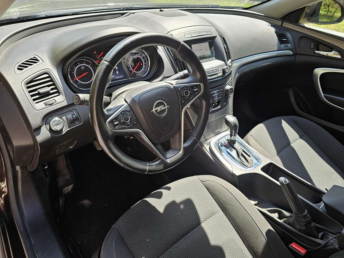 Opel Insignia, 2.0 l., Седан