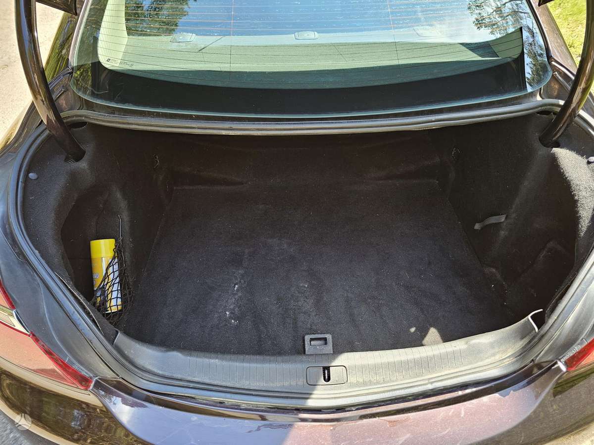 Opel Insignia, 2.0 l., Седан