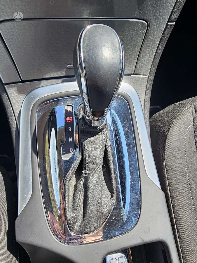 Opel Insignia, 2.0 l., Седан