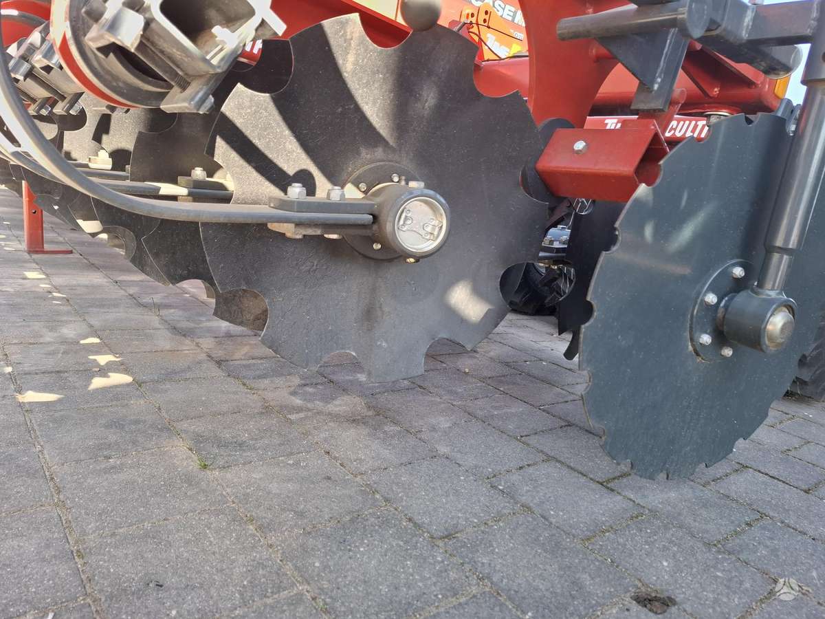 Tume CultiPlus 4000, scrapers, scrubbers