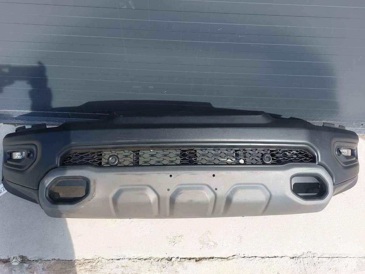 Dodge Ram, 6VZ40GXHAA, bumpers, front grill