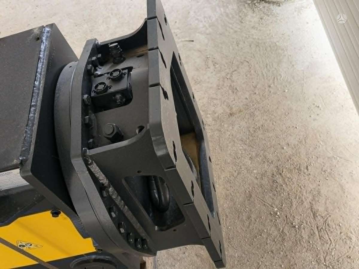 -Kita- Mustang RH20, hydraulic shears