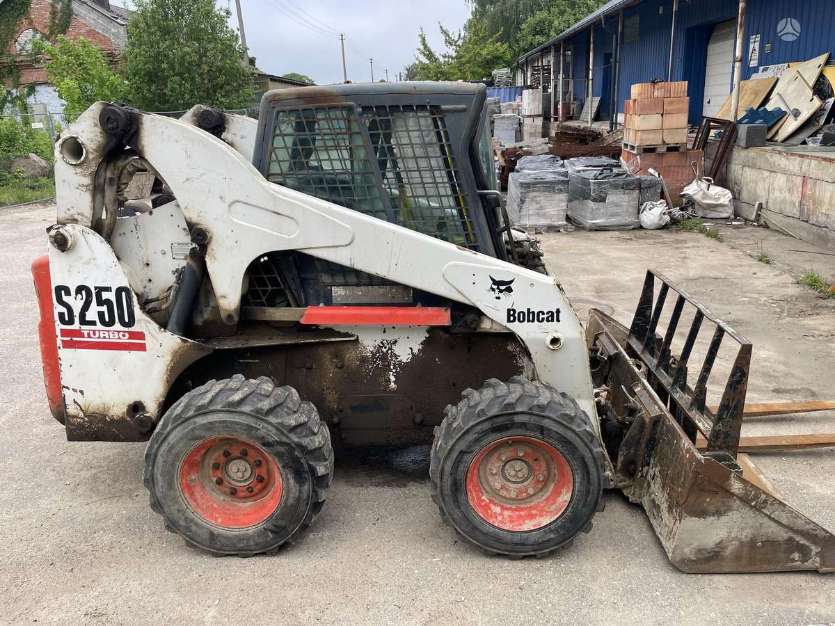 Bobcat S250, mini krautuvai