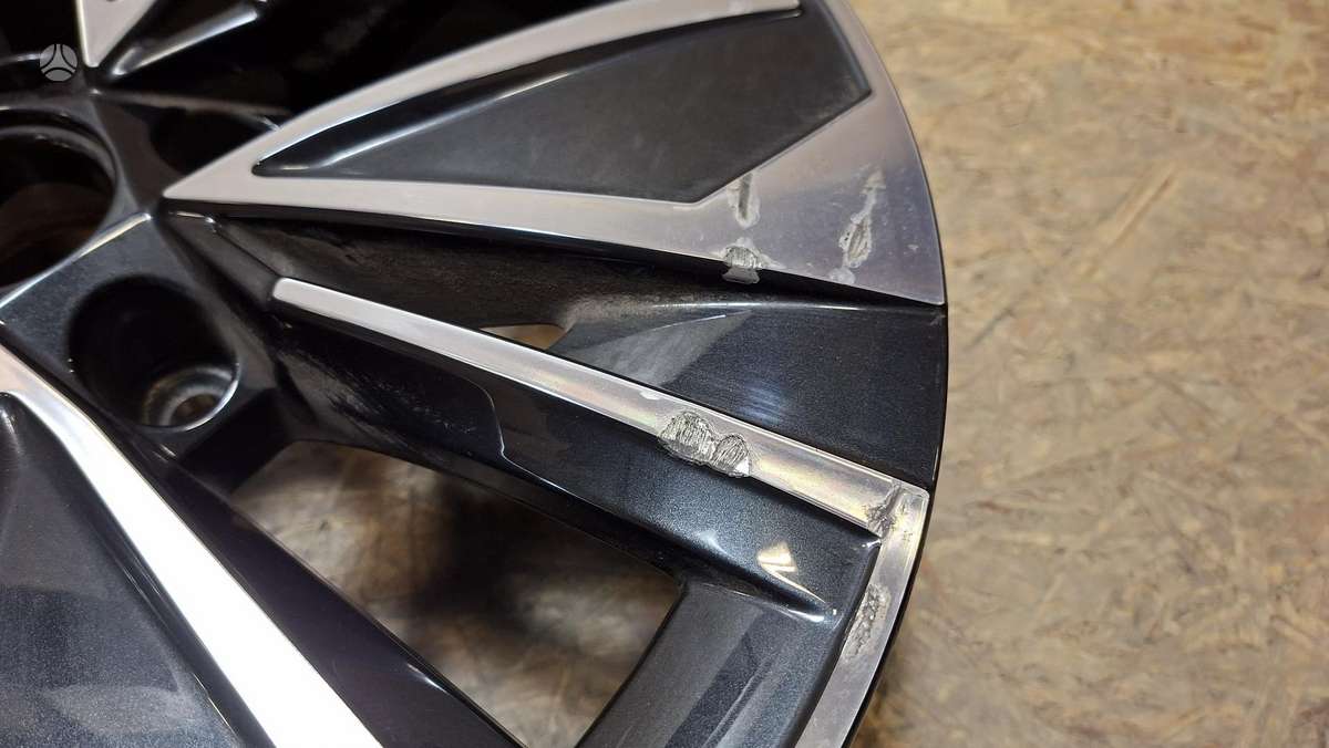 Skoda Superb, 3P0601025, Cen31727