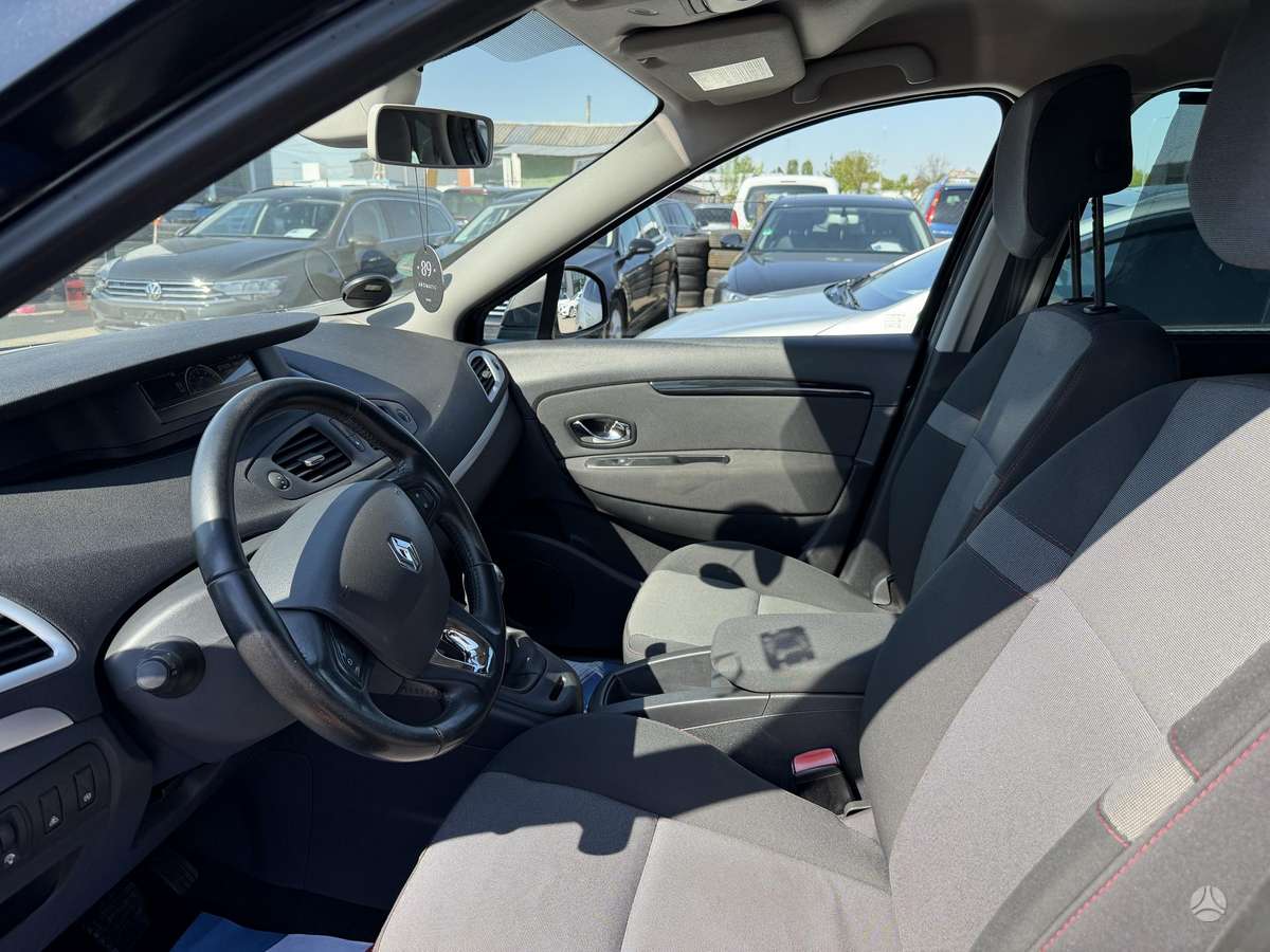 Renault Grand Scenic - 10