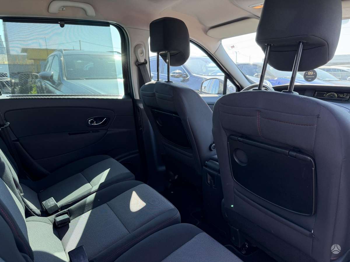Renault Grand Scenic - 11