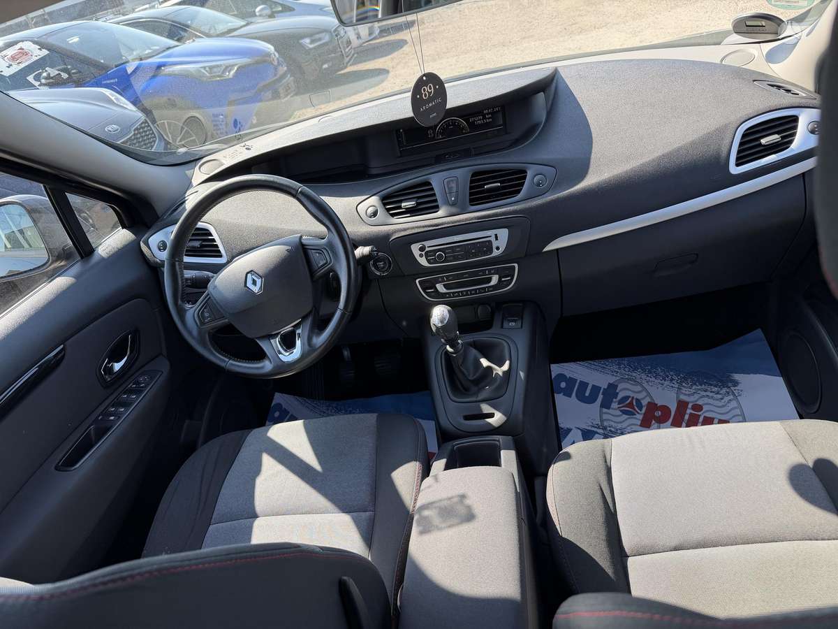 Renault Grand Scenic - 12
