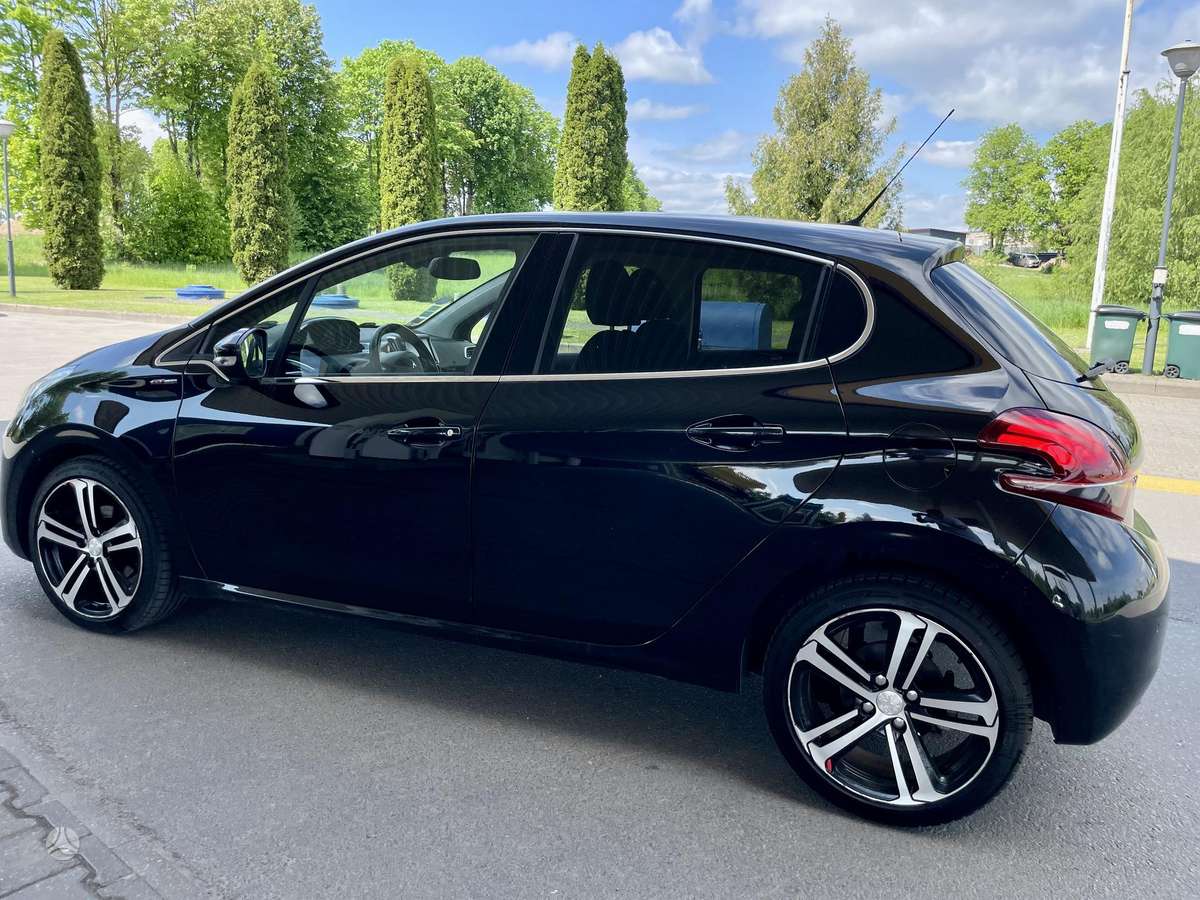 Peugeot 208, 1.2 l., hatchback