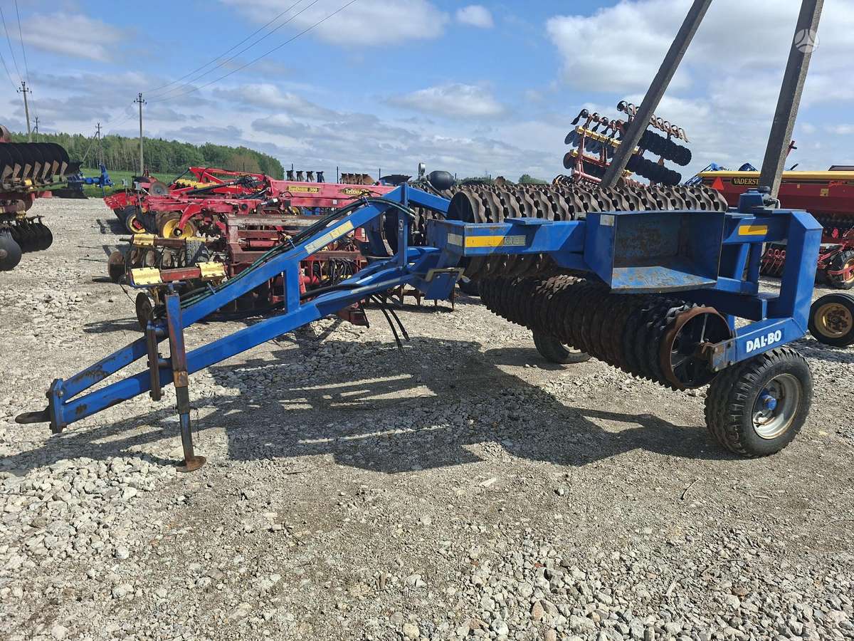Dalbo Minimax530, dirvos tankinimo, lyginimo volai