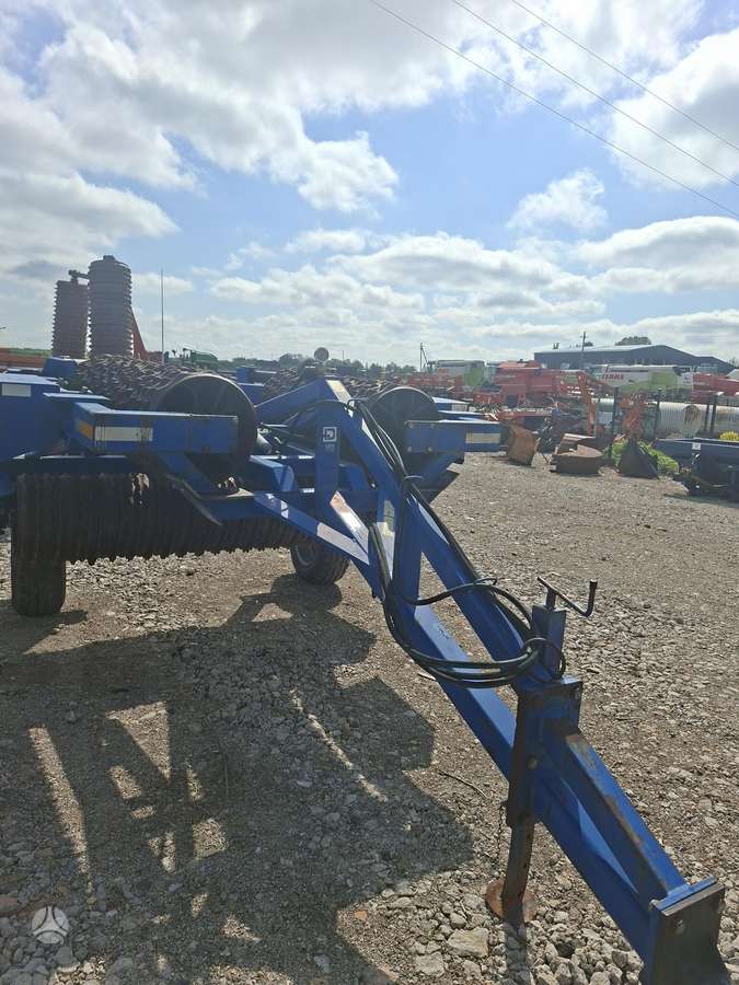 Dalbo Minimax530, dirvos tankinimo, lyginimo volai
