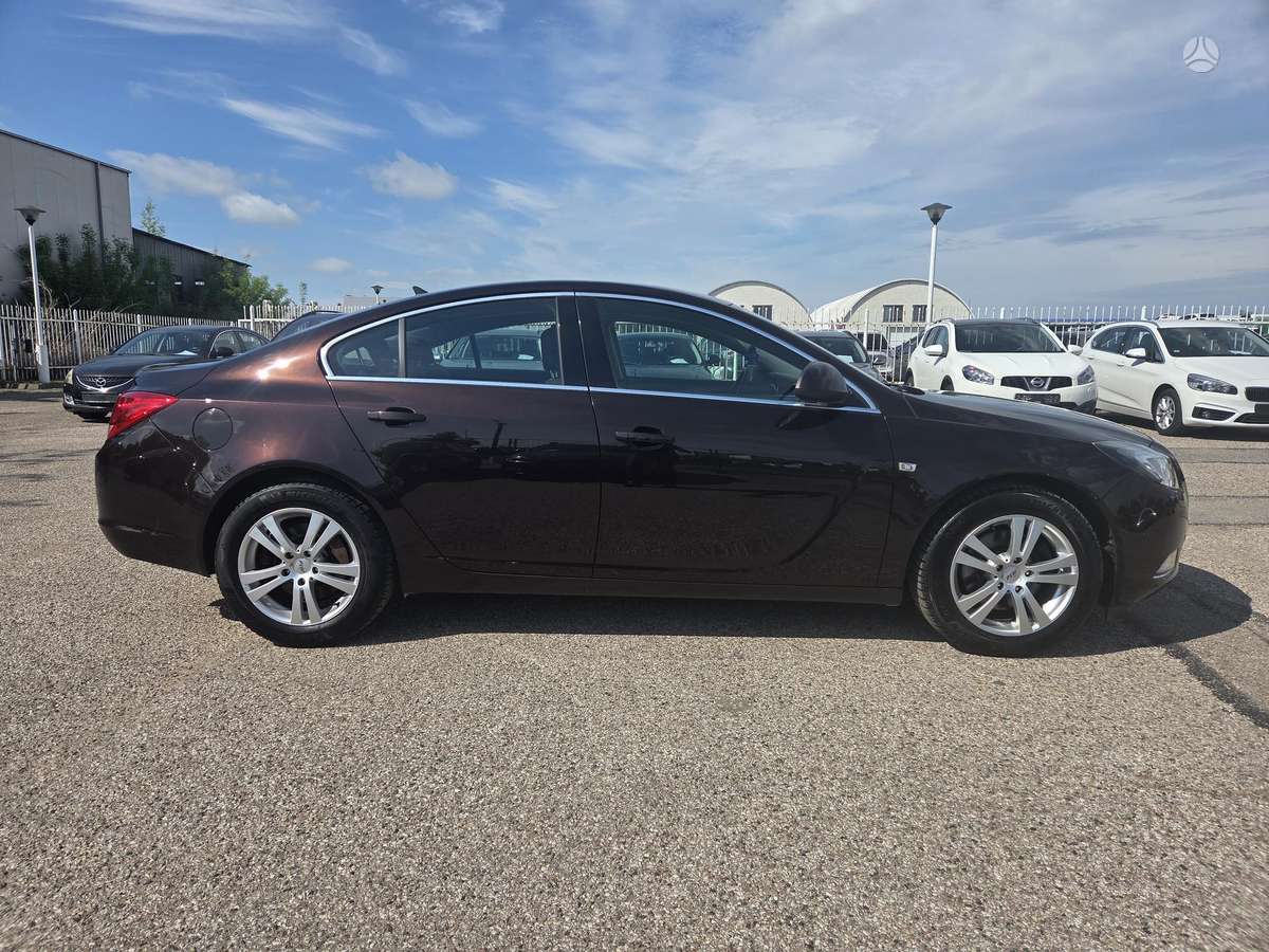Opel Insignia, 2.0 l., Седан