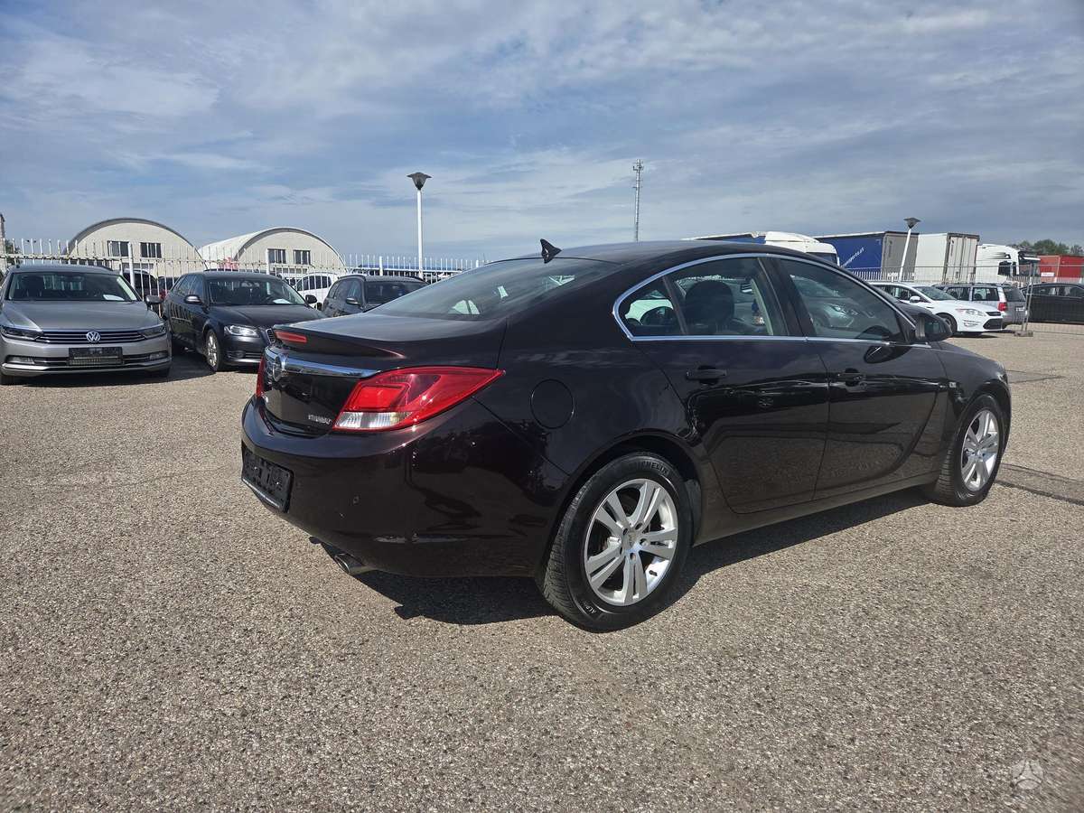Opel Insignia, 2.0 l., Седан