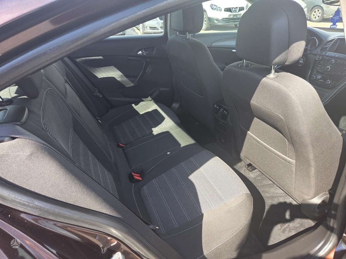 Opel Insignia, 2.0 l., Седан