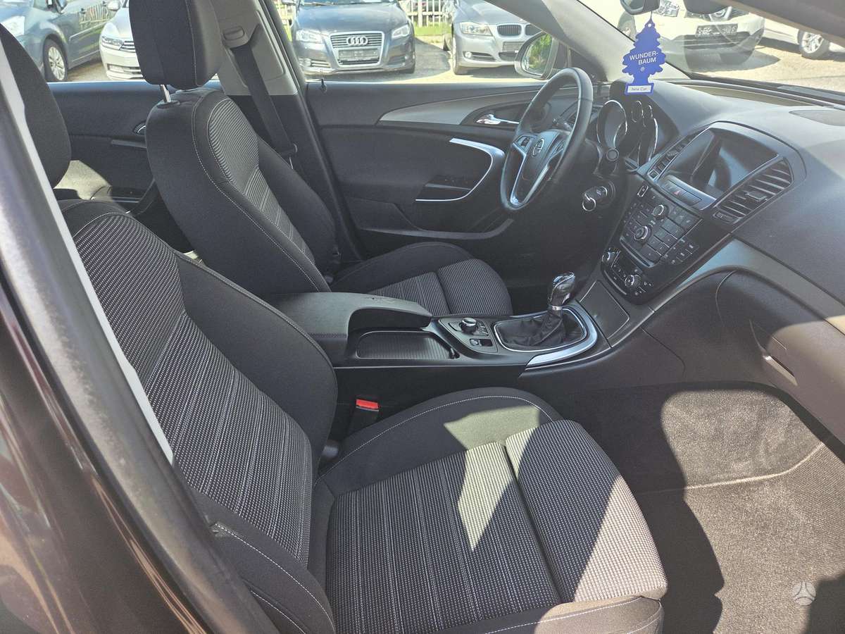 Opel Insignia, 2.0 l., Седан