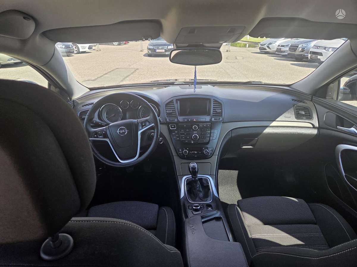Opel Insignia, 2.0 l., Седан