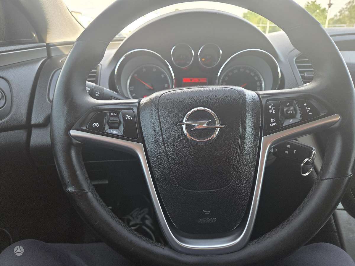 Opel Insignia, 2.0 l., Седан