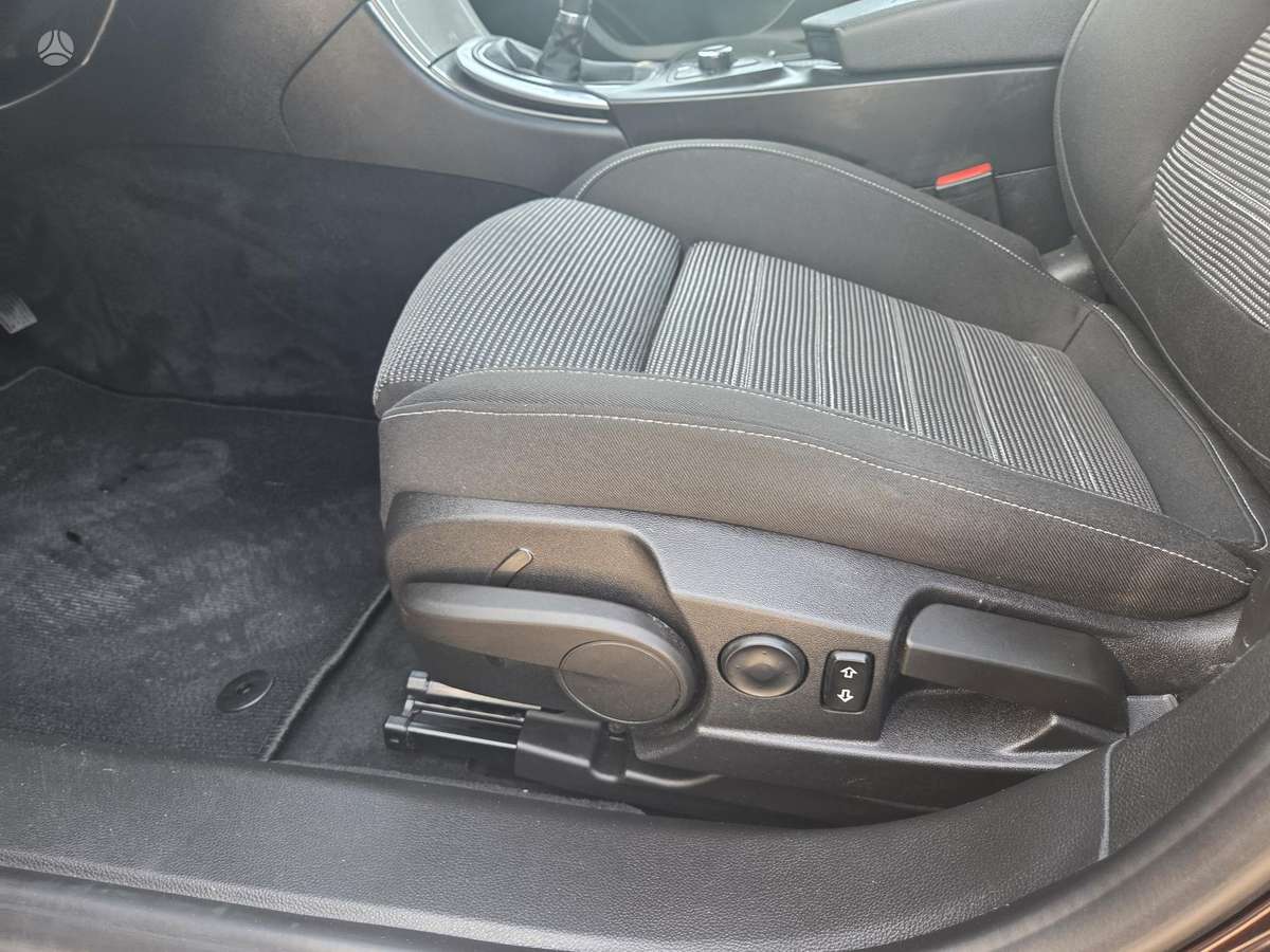 Opel Insignia, 2.0 l., Седан
