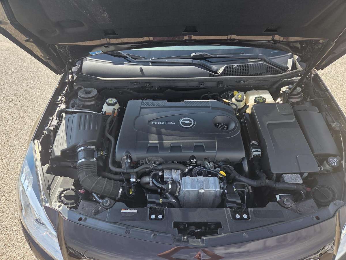 Opel Insignia, 2.0 l., Седан
