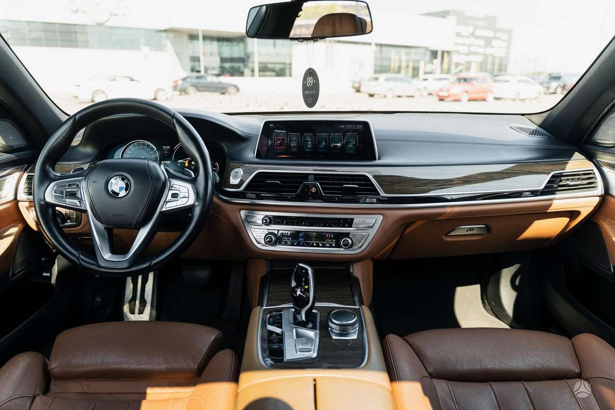 BMW 740, 3.0 l., limousine