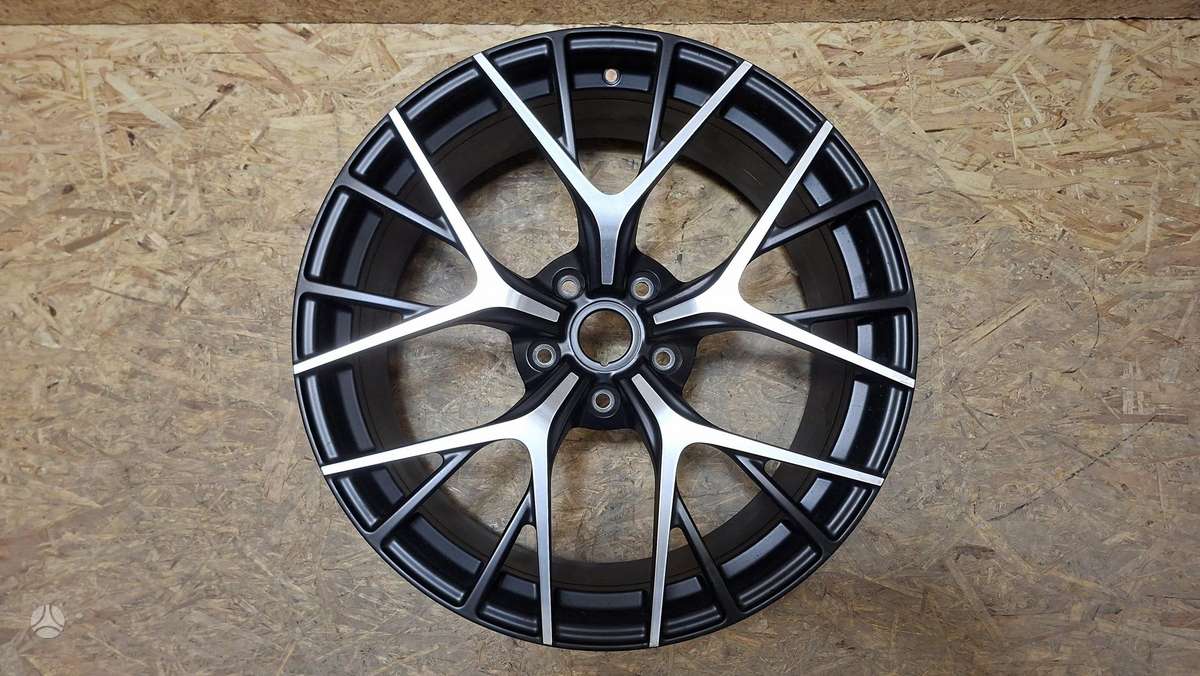 Aston Martin DB12, RY531007RA, Cen31648