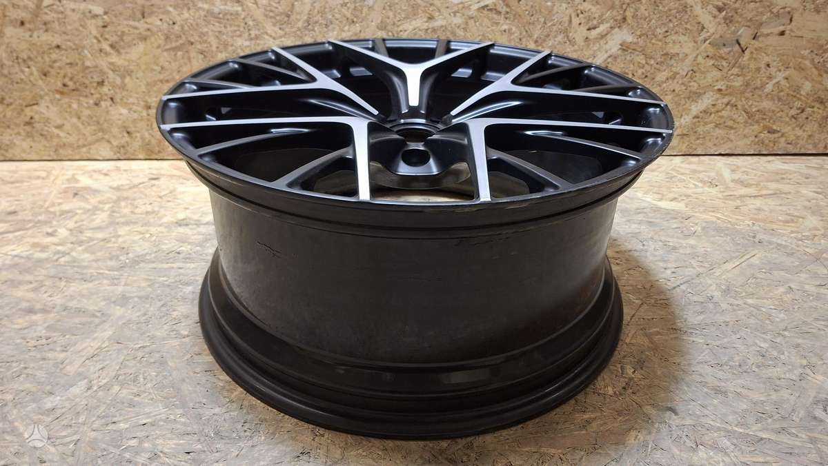 Aston Martin DB12, RY531007RA, Cen31648