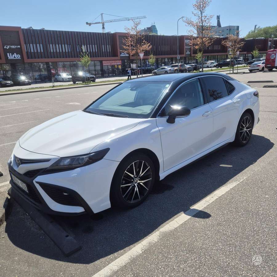 Toyota Camry - 1