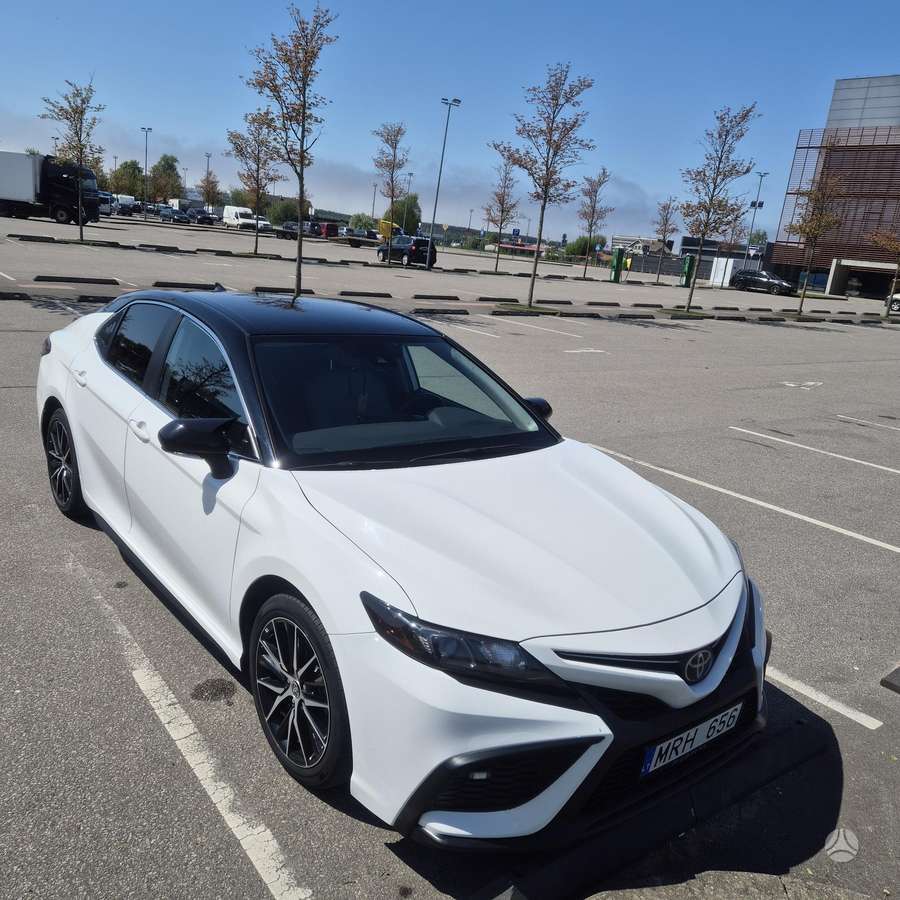 Toyota Camry - 4