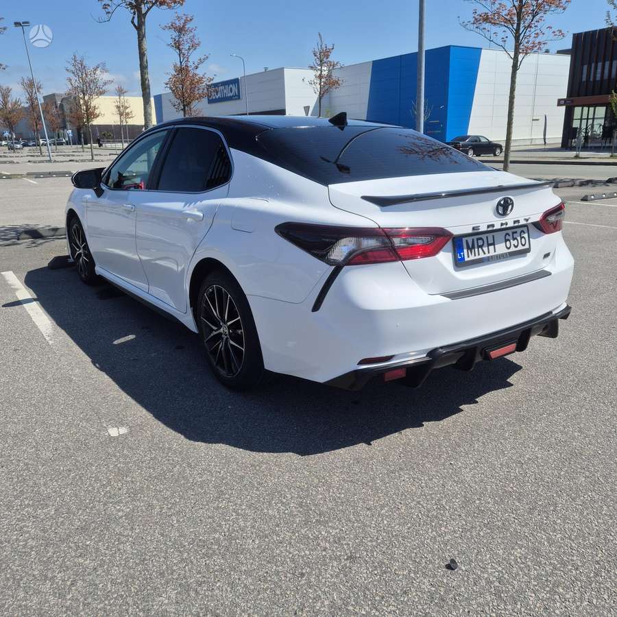 Toyota Camry - 5