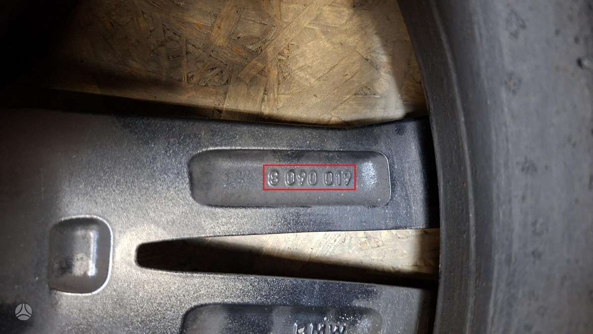 BMW 8 serija, 8090019, Cen31659