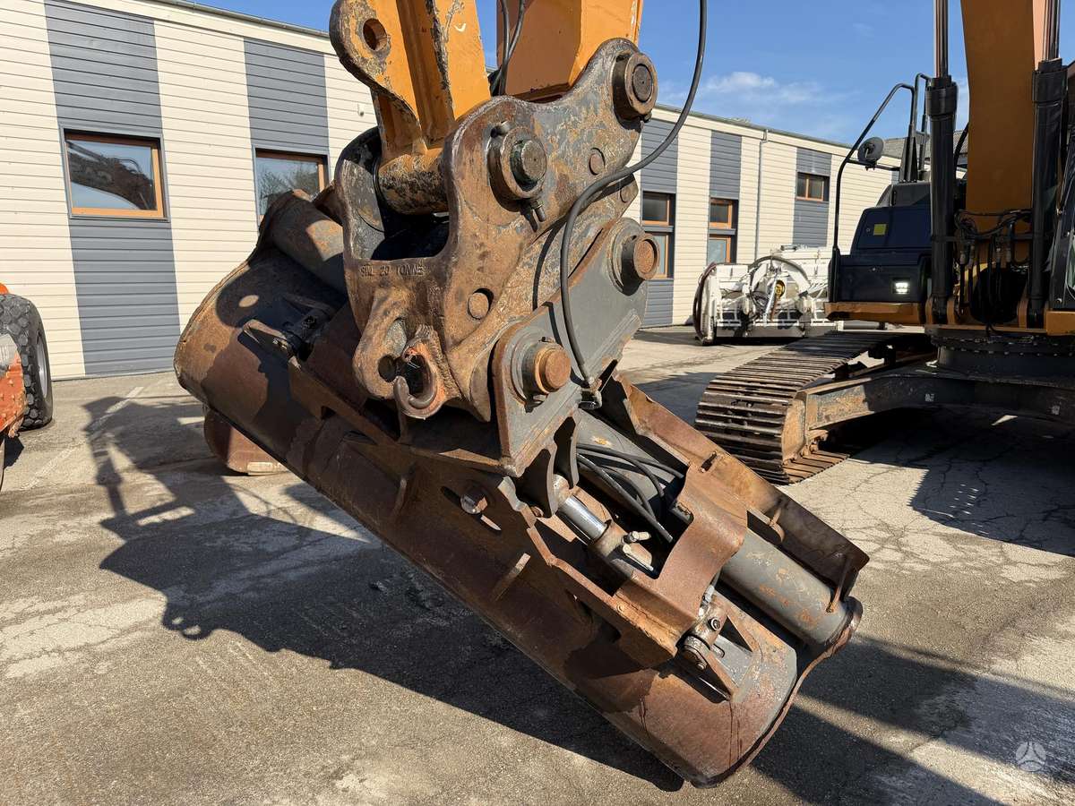 Case CX250D, excavator