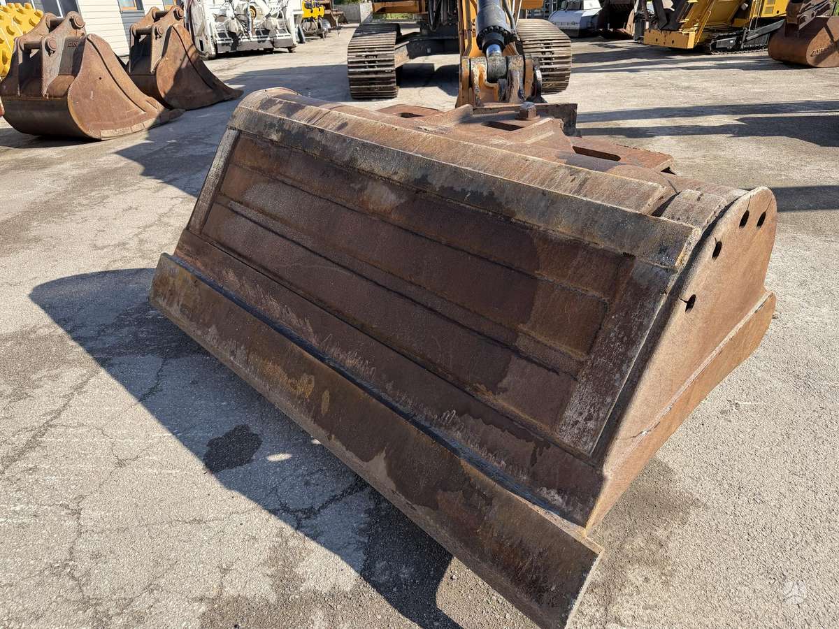 Case CX250D, excavator