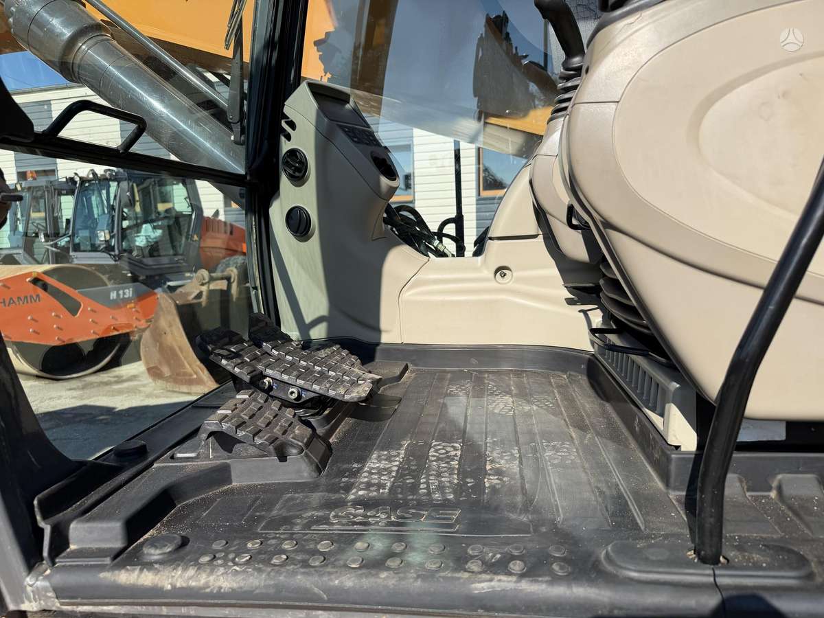 Case CX250D, excavator