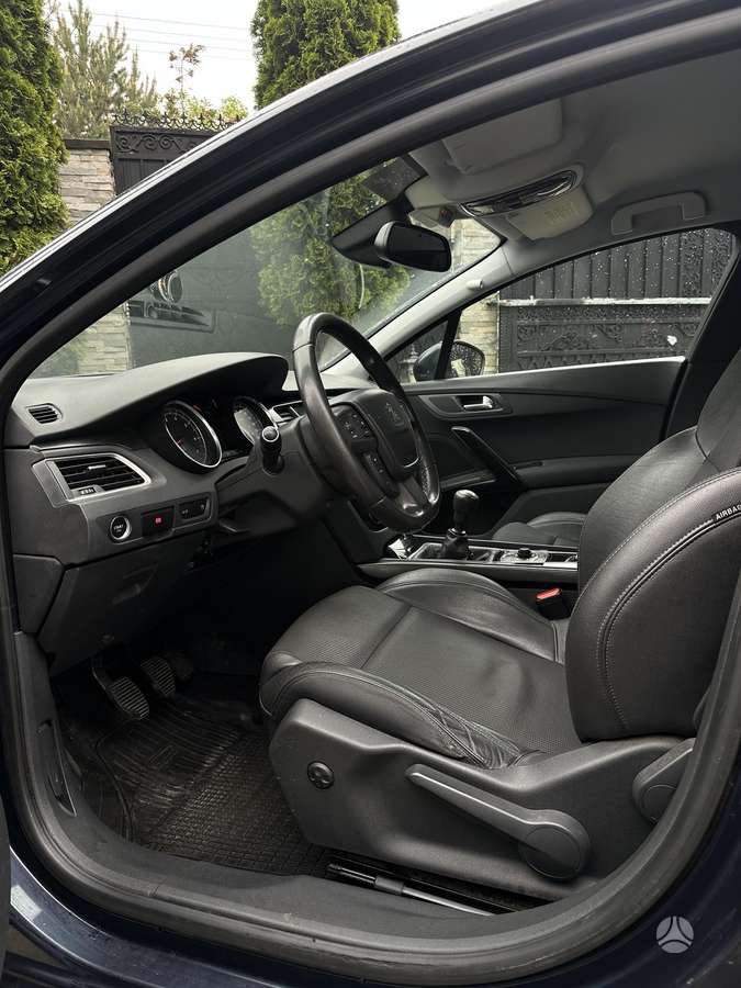 Peugeot 508, Седан