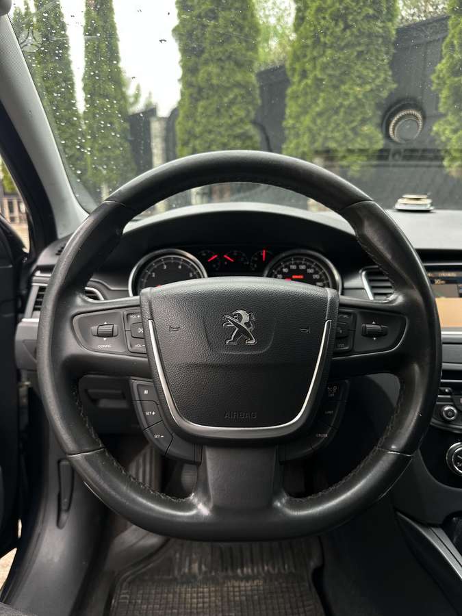 Peugeot 508, Седан