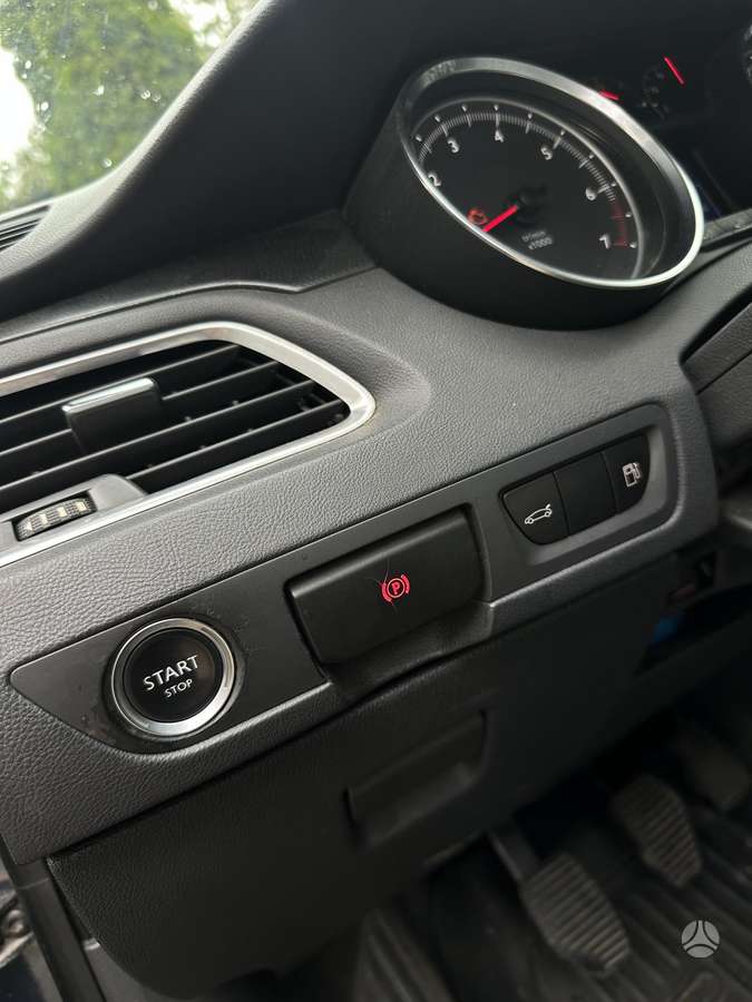 Peugeot 508, Седан