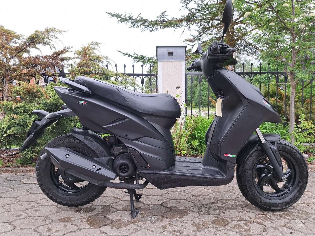 Piaggio Typhoon 49cc, мотороллеры / мопеды