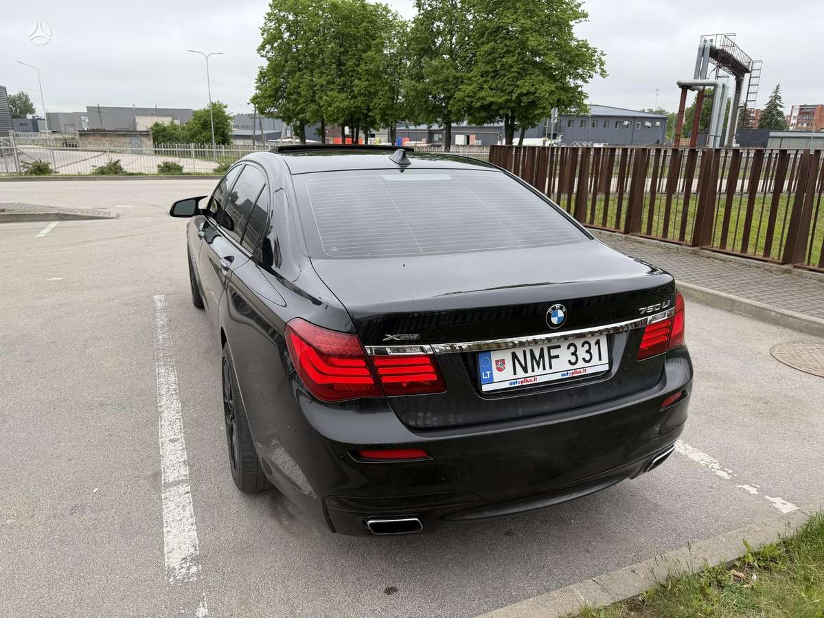 BMW 750, 4.4 l., Лимузин