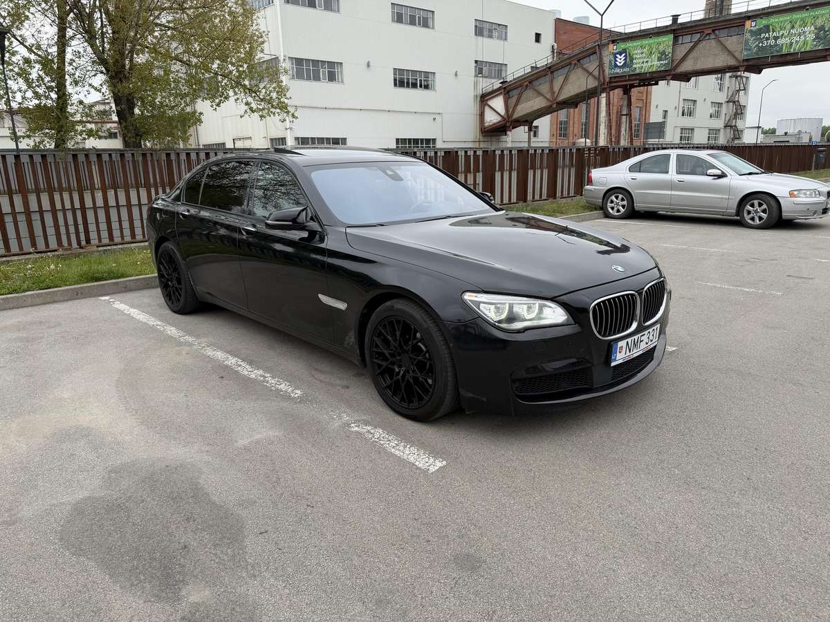 BMW 750, 4.4 l., Лимузин